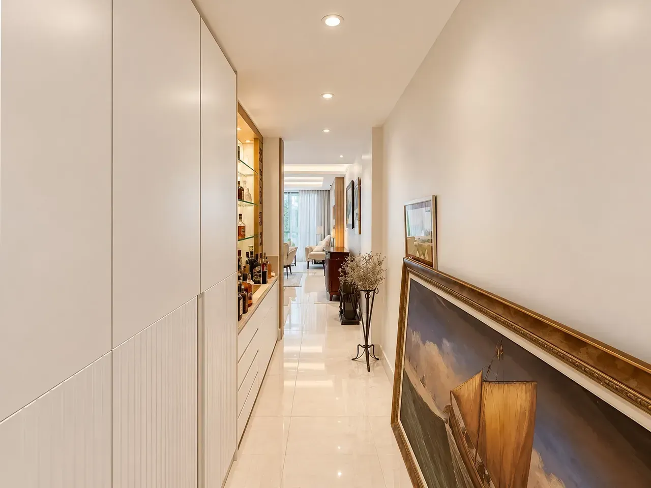 3-bedroom apartment with a walk-in closet — photo 3