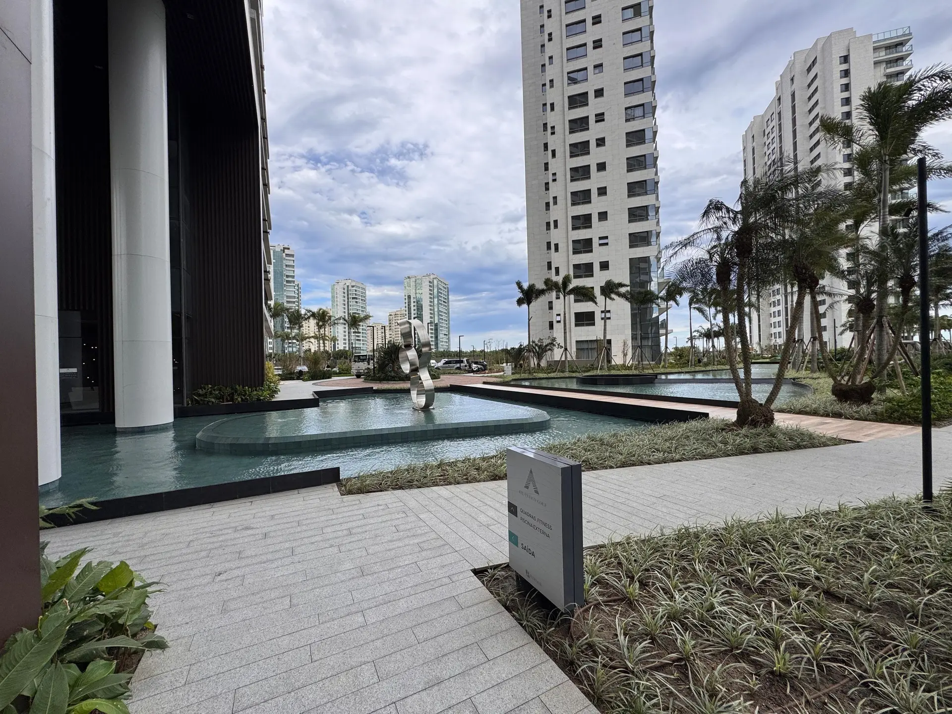 Furnished apartment with 3 en-suite bedrooms and balcony — photo 70