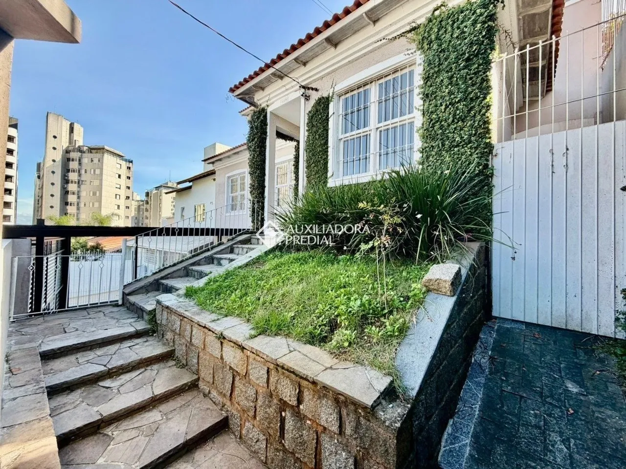 Робоче місце та 5 спалень: будинок 320 м² — photo 17