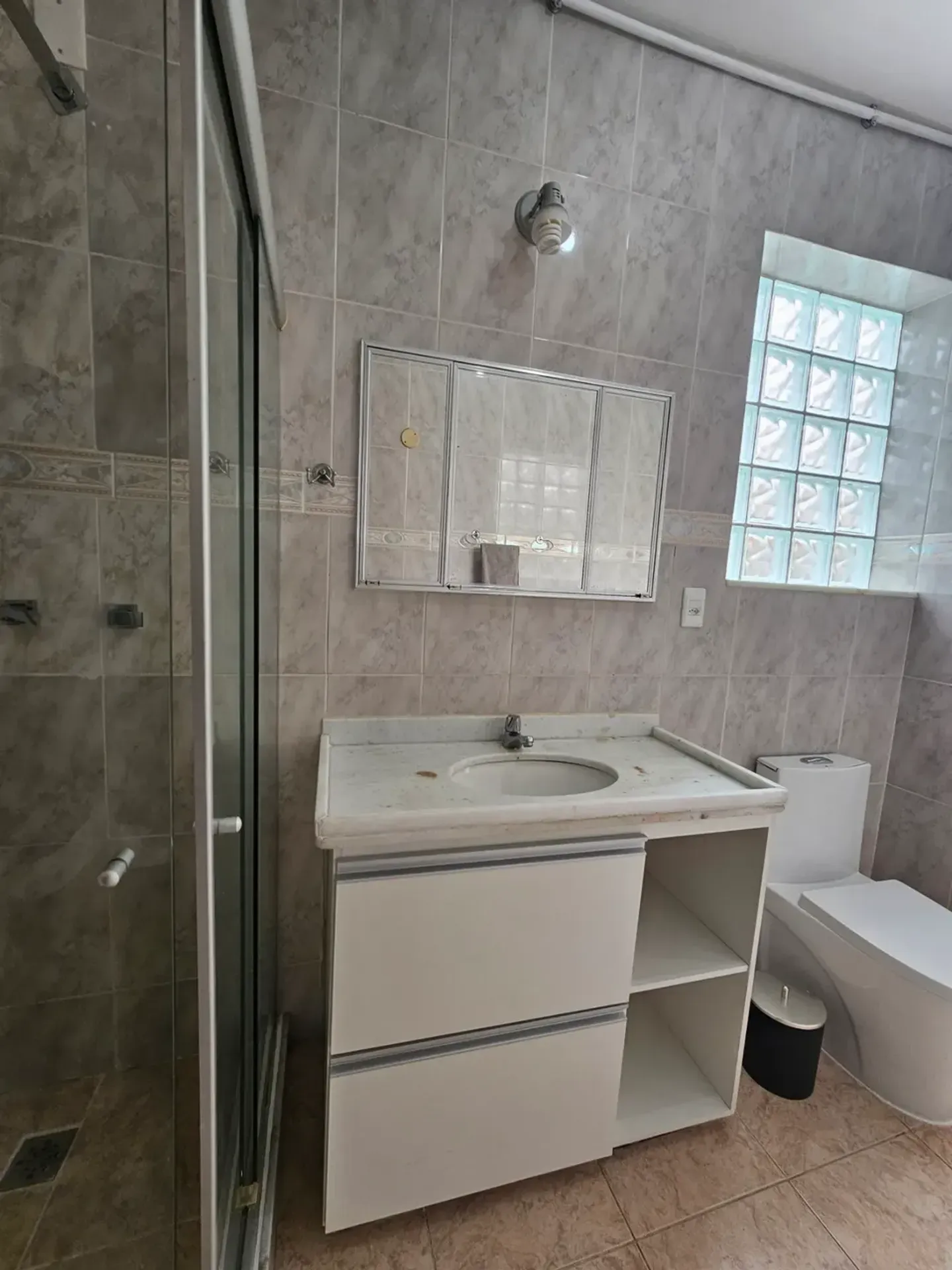 Furnished 2-bedroom apartment with balcony and 74 m² — photo 28