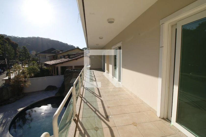 House with 4 en-suite bedrooms and 597 m², 4 parking — photo 25
