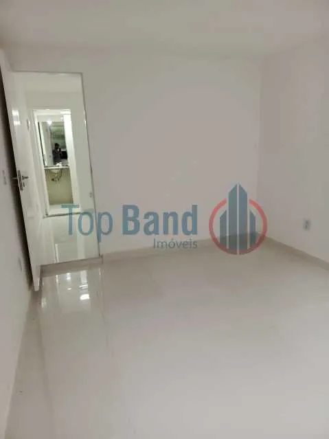 1-bedroom apartment with AC and an outdoor pool area — photo 7