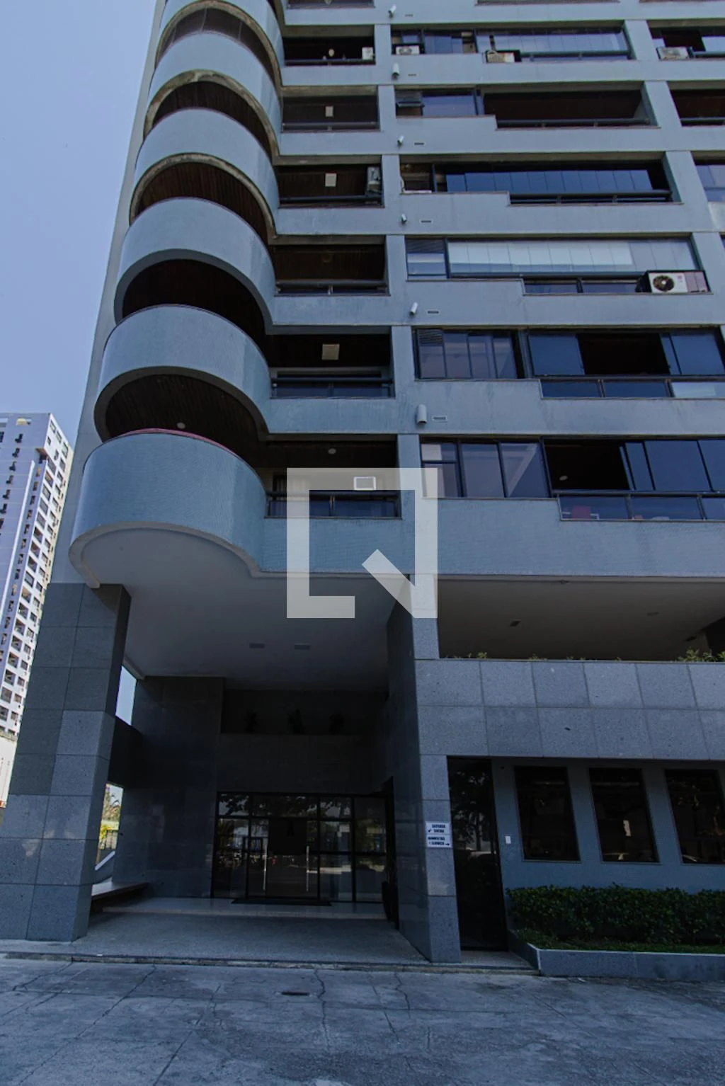 Apartamento mobiliado de 1 quarto com varanda e 2 vagas — photo 3