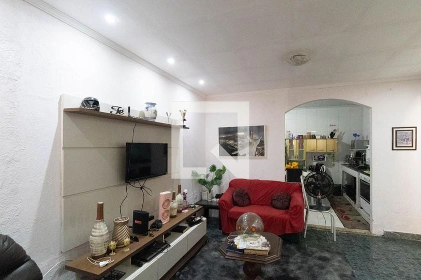 Casa de 100 m² com 3 quartos, 2 banheiros e 1 vaga
