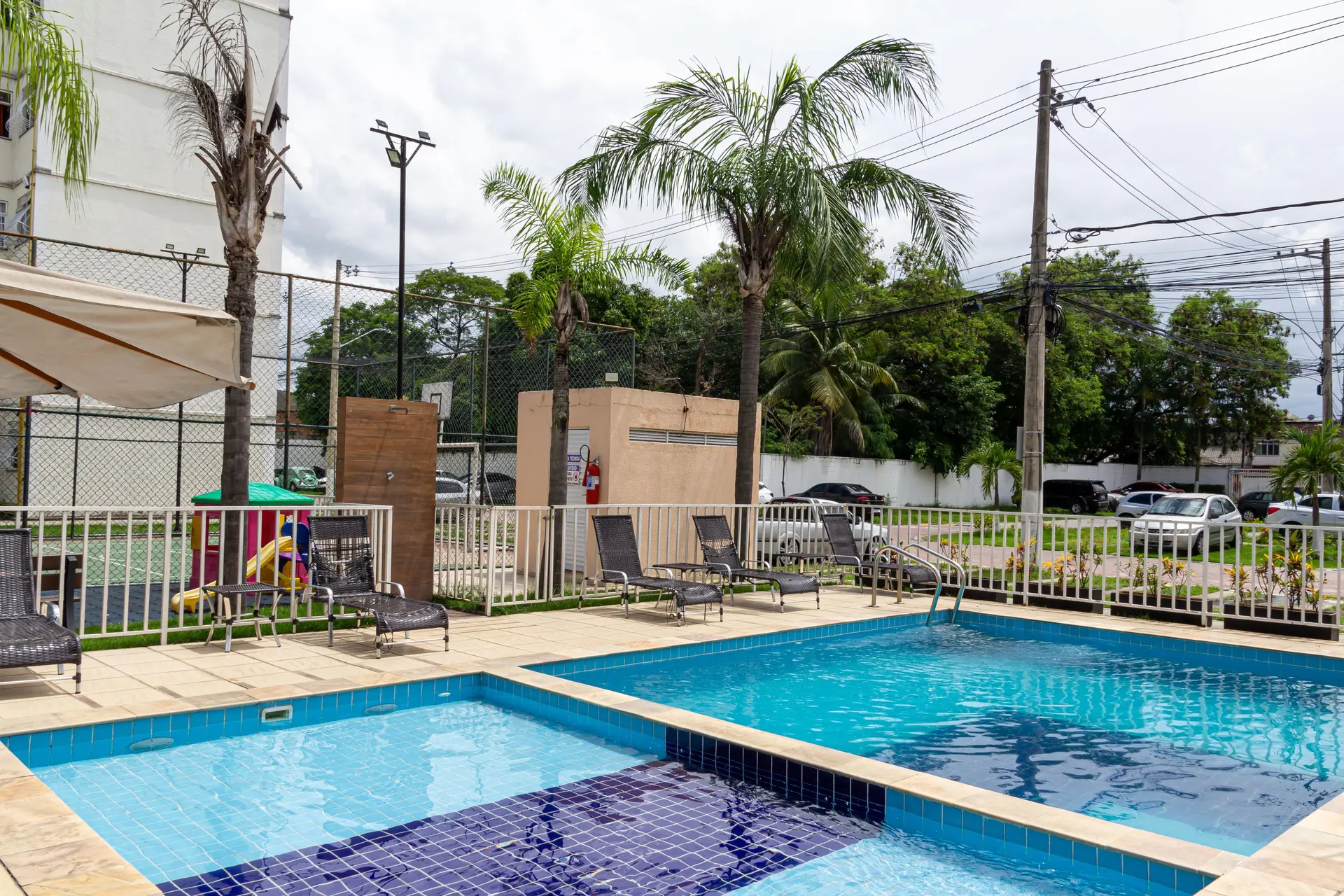 Apartamento mobiliado de 2 quartos em condomínio com piscina — photo 24