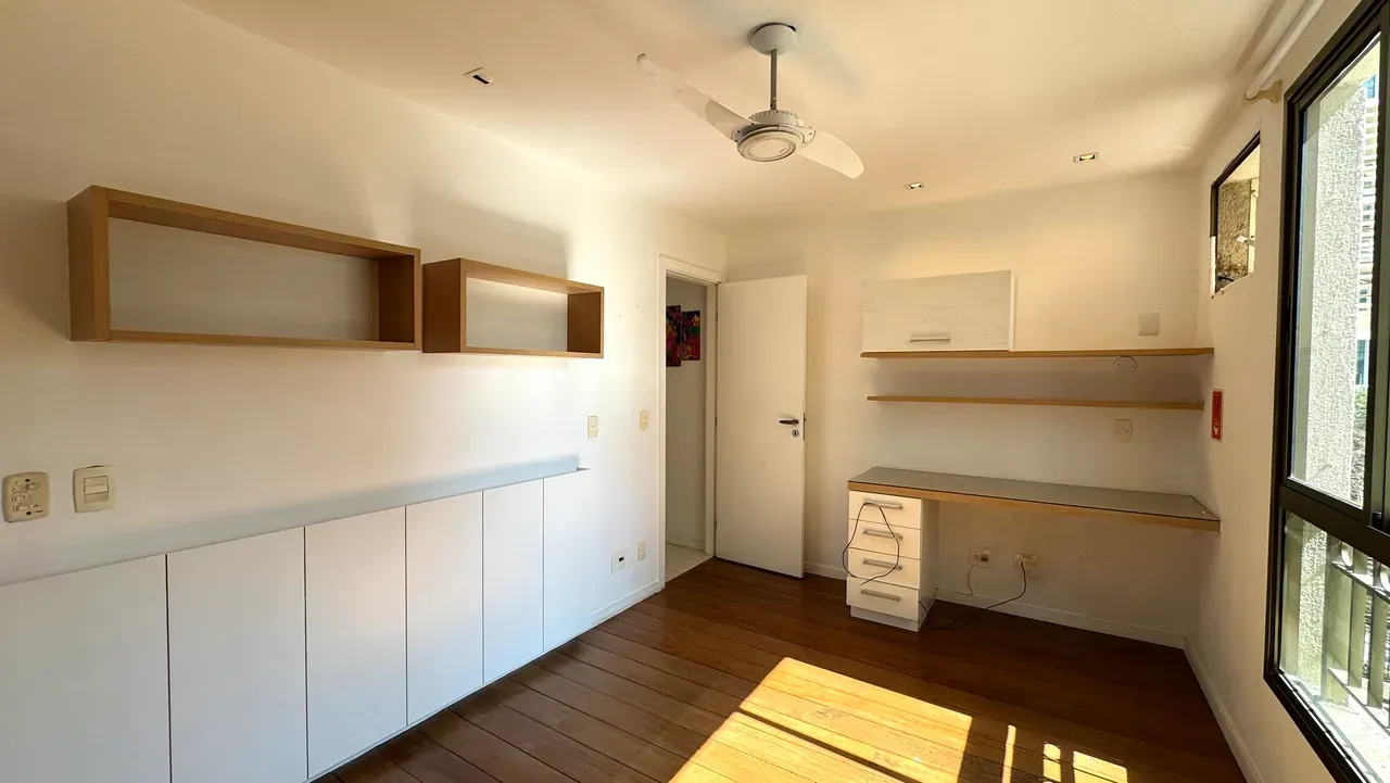 Apartment on the 3rd floor with floor-to-ceiling windows — photo 39