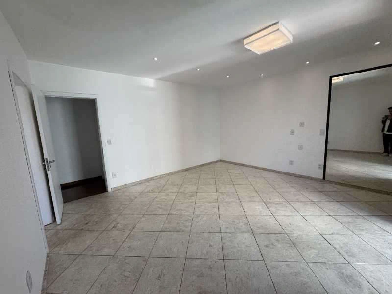 250 m² apartment with 4 bedrooms, 5 bathrooms and 3 parking — photo 11