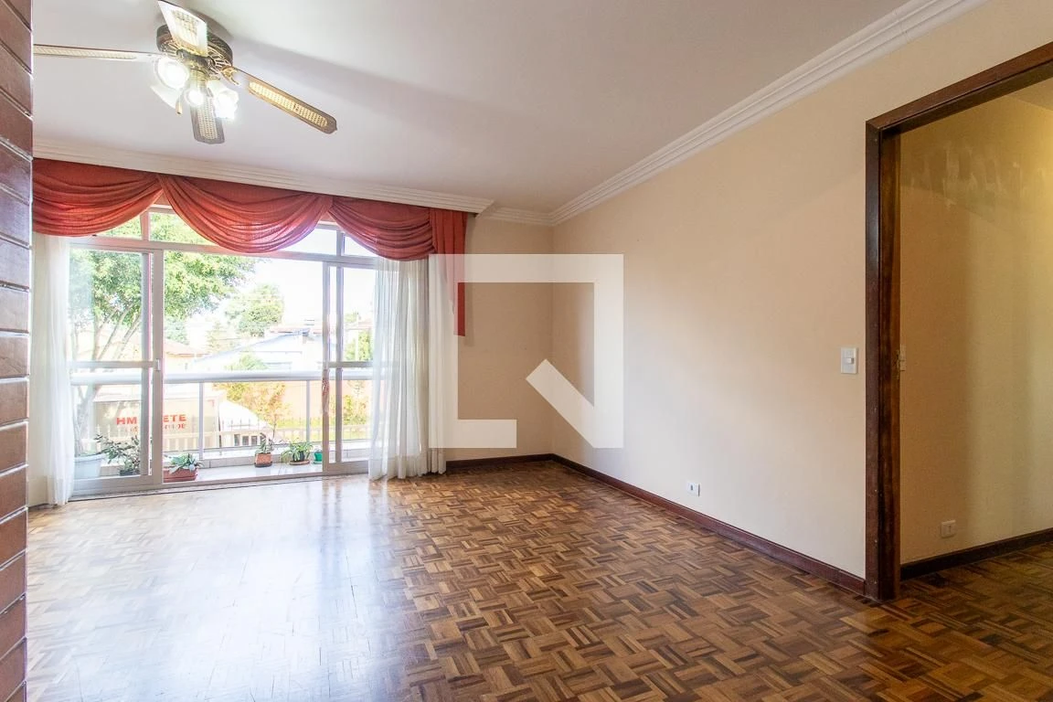 Apartamento de 3 quartos com piso de madeira ou laminado — photo 12
