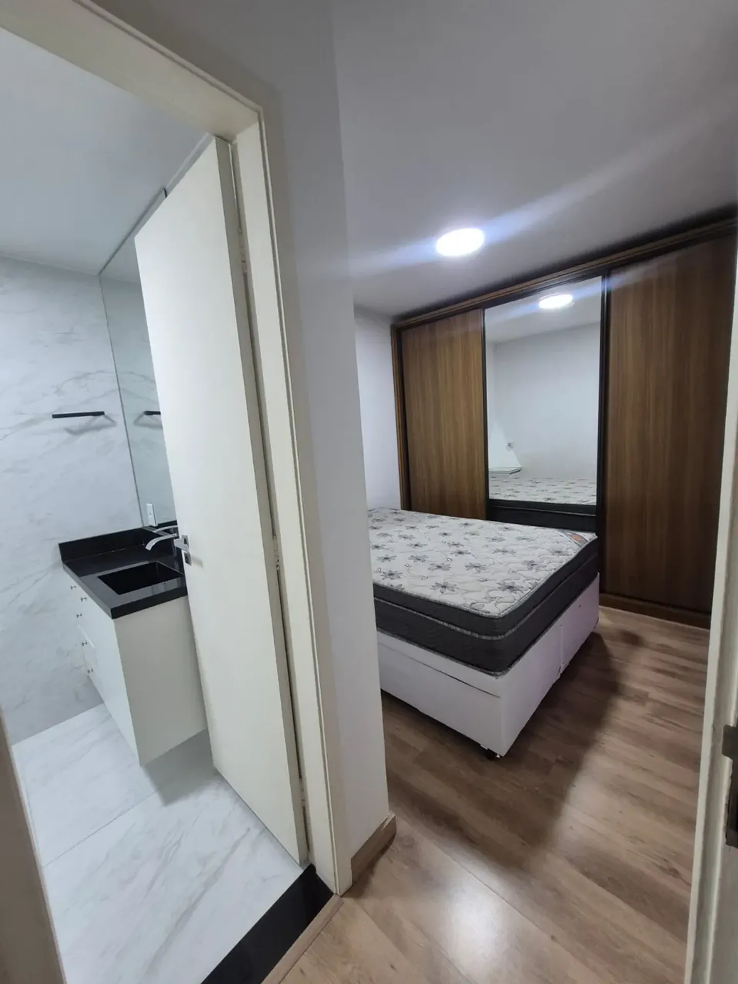 Apartamento duplex mobiliado com cozinha fechada e 2 quartos — photo 21