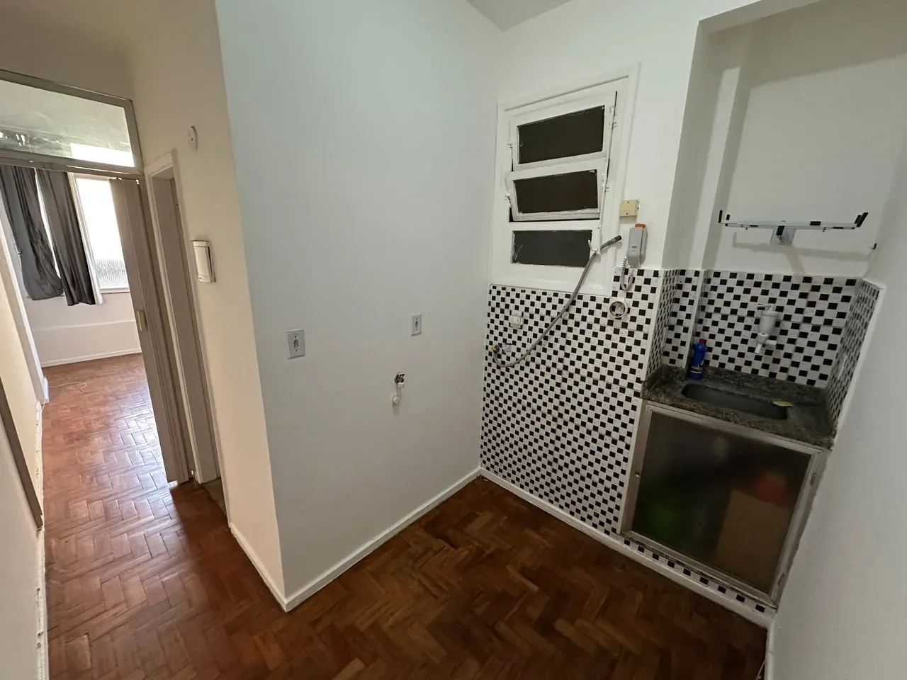 Apartamento no 3º andar com piso de madeira ou laminado — photo 4