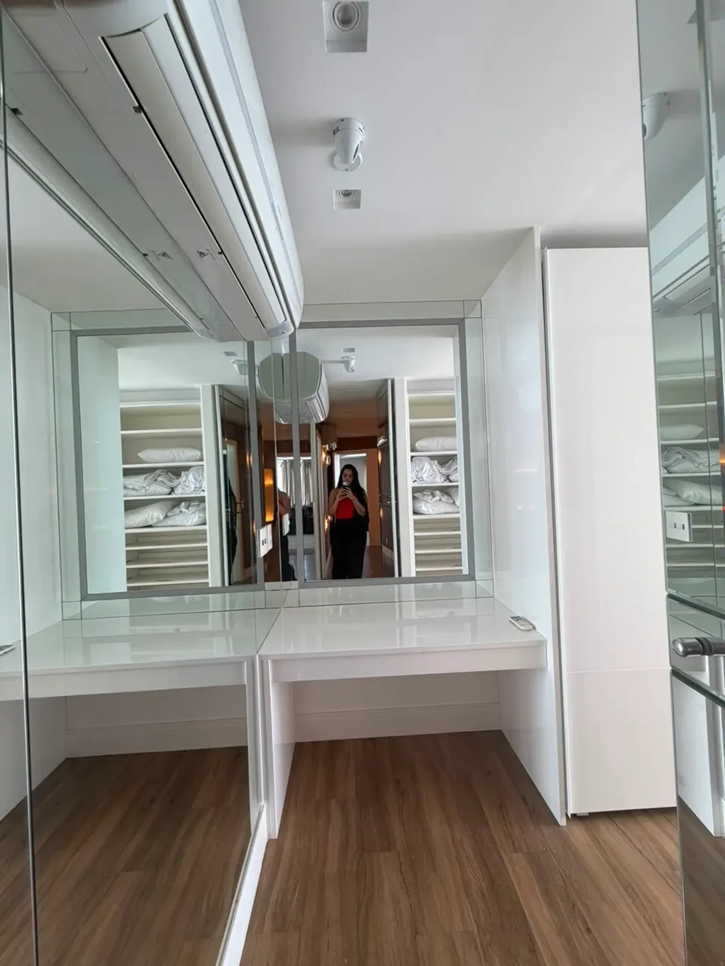Furnished house with 5 bedrooms and 5 bathrooms, 700 m² — photo 32