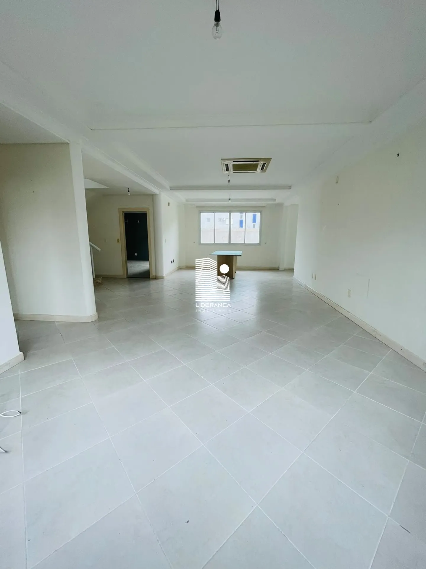 450 m² house with 4 bedrooms and a private garden — photo 28