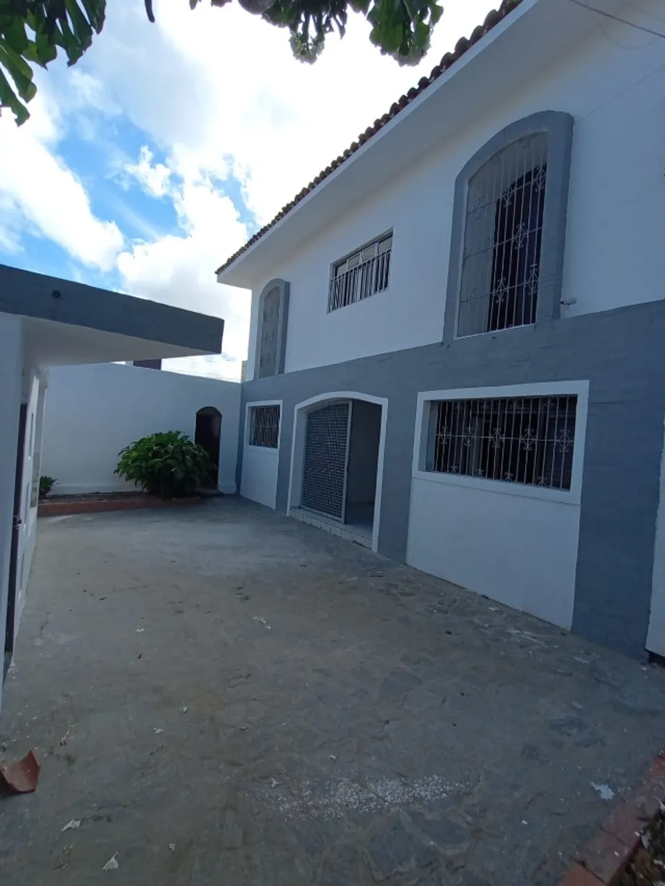 House with 5 bedrooms and 5 bathrooms and 5 parking
