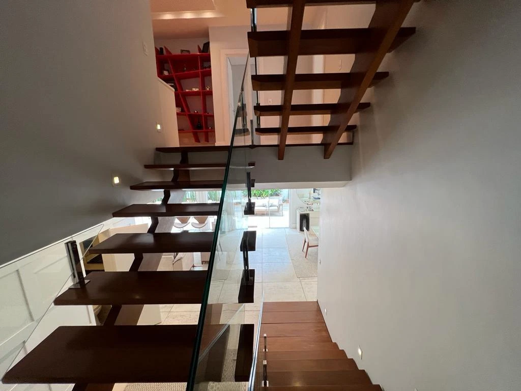 Furnished 700 m² house with 4 en-suites and 4 parking — photo 37
