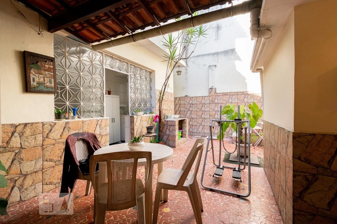 Furnished 4-bedroom house with private garden — photo 34