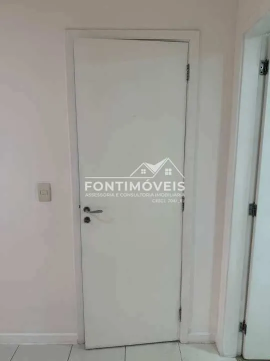 One-bedroom apartment in a building with a pool — photo 14