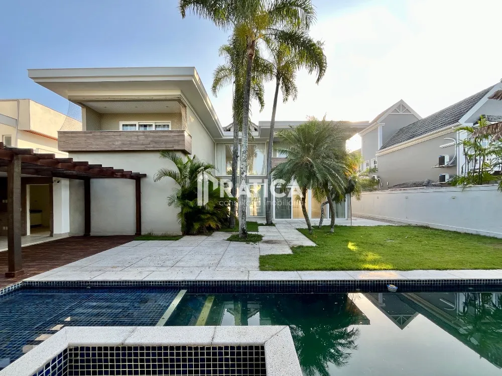 House with 5 bedrooms and an open-plan kitchen — photo 9
