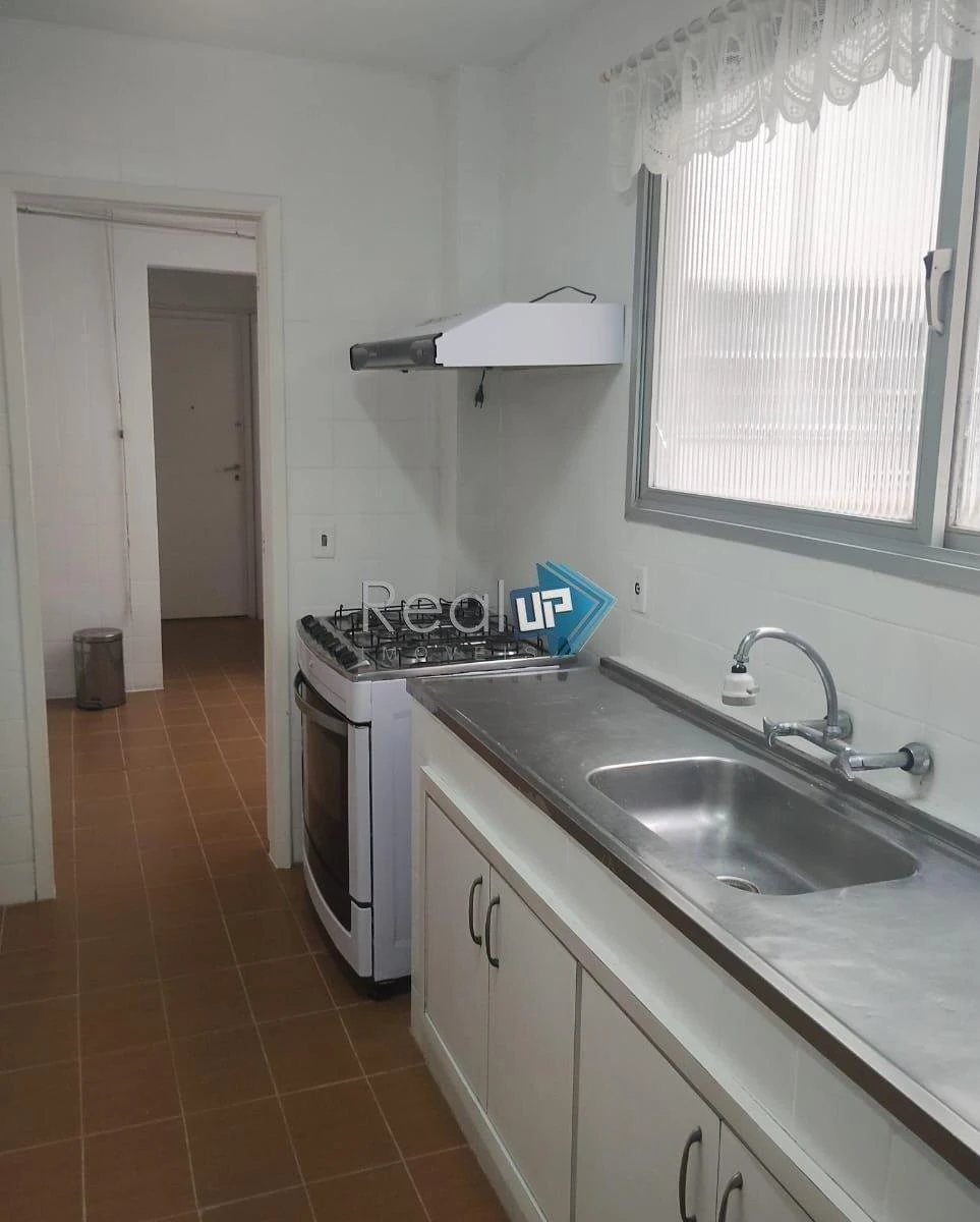 Home office in a 3-bedroom apartment, 129 m² — photo 8