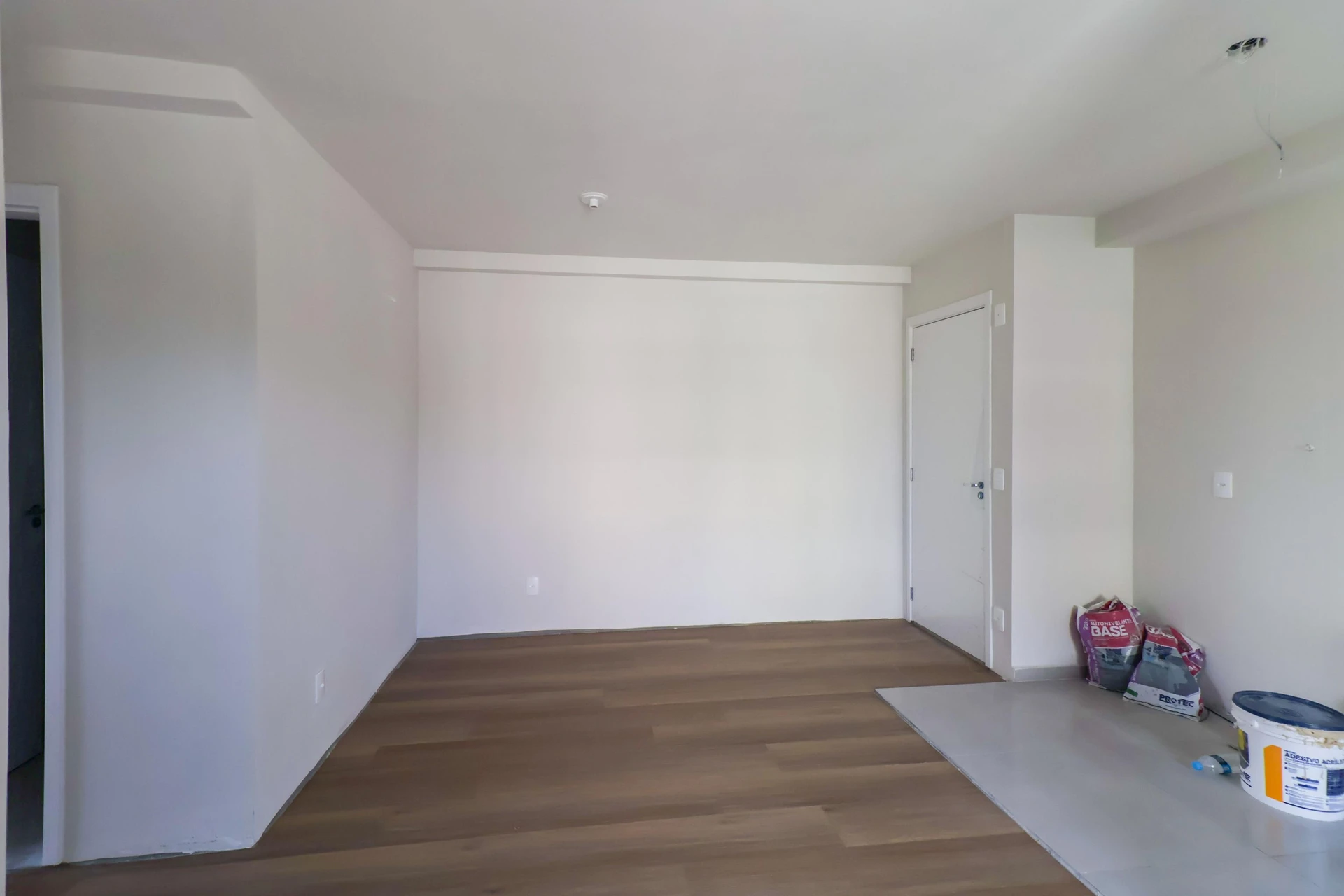 3-bedroom apartment with a grill on the balcony in Curitiba — photo 15