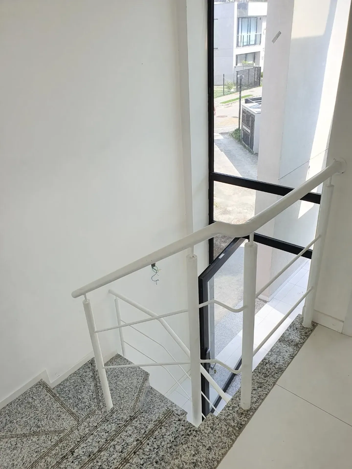 Floor-to-ceiling windows in a 4-bedroom house, 366 m² — photo 37