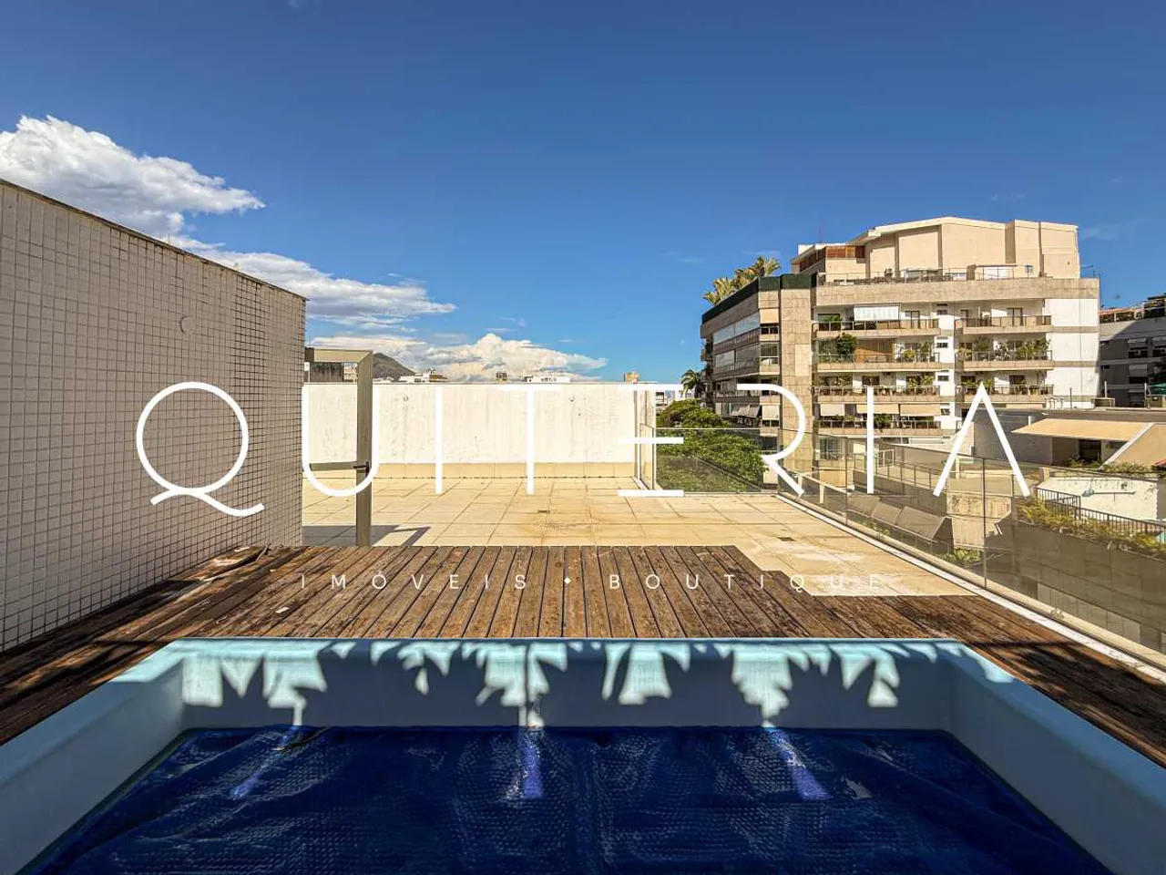 Apartamento com 3 quartos e varanda de vidro — photo 17