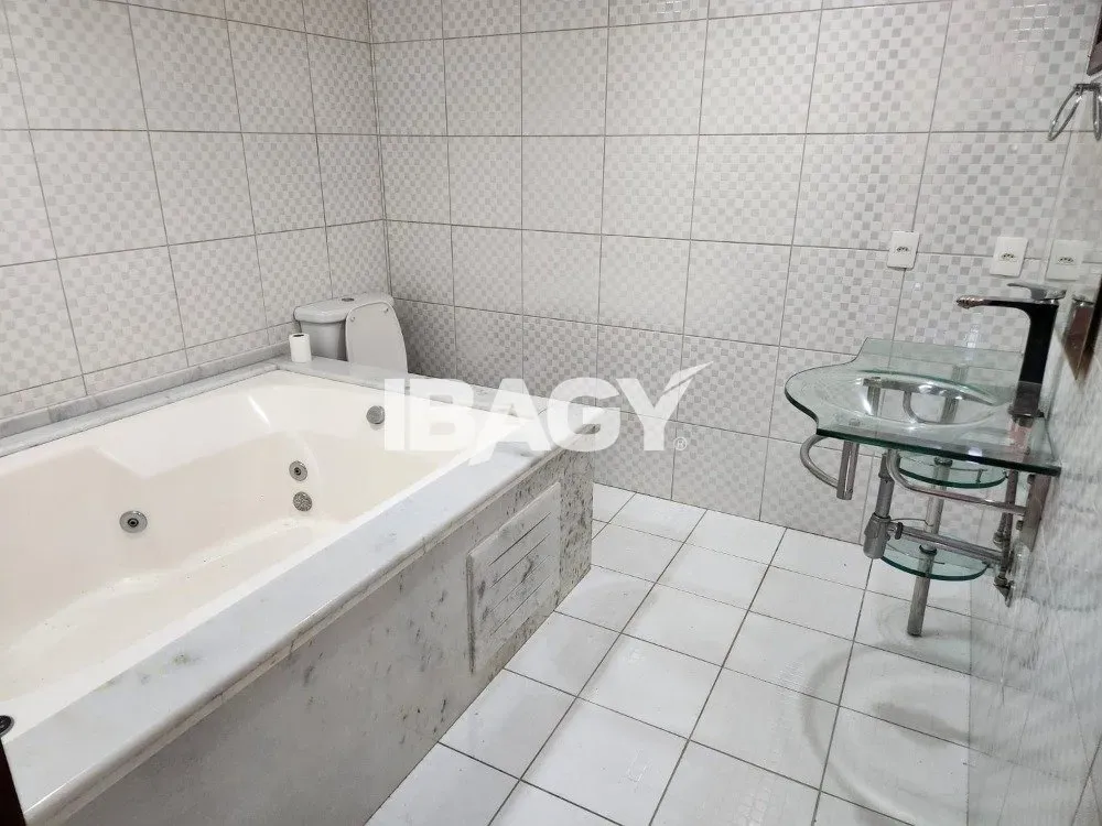 6-bedroom house with 600 m²; 3 suites and 5 bathrooms — photo 59