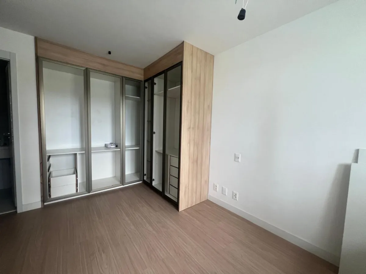 Glass-enclosed balcony in a 3-bedroom apartment, 98 m² — photo 7