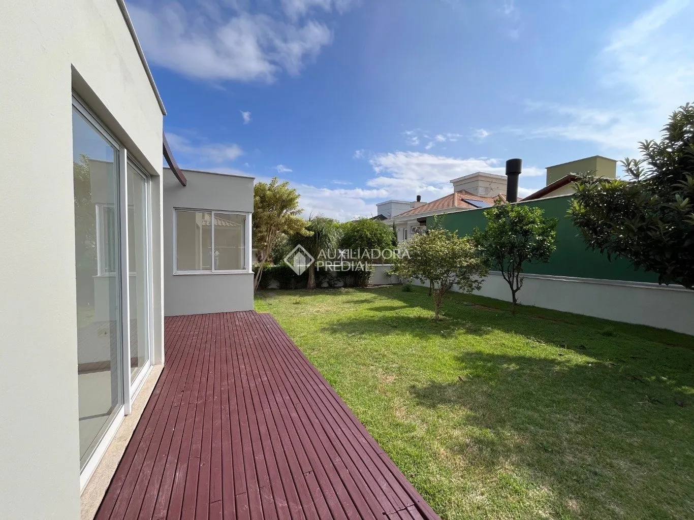 Floor-to-ceiling windows in a 3-bedroom house, 220 m² — photo 12