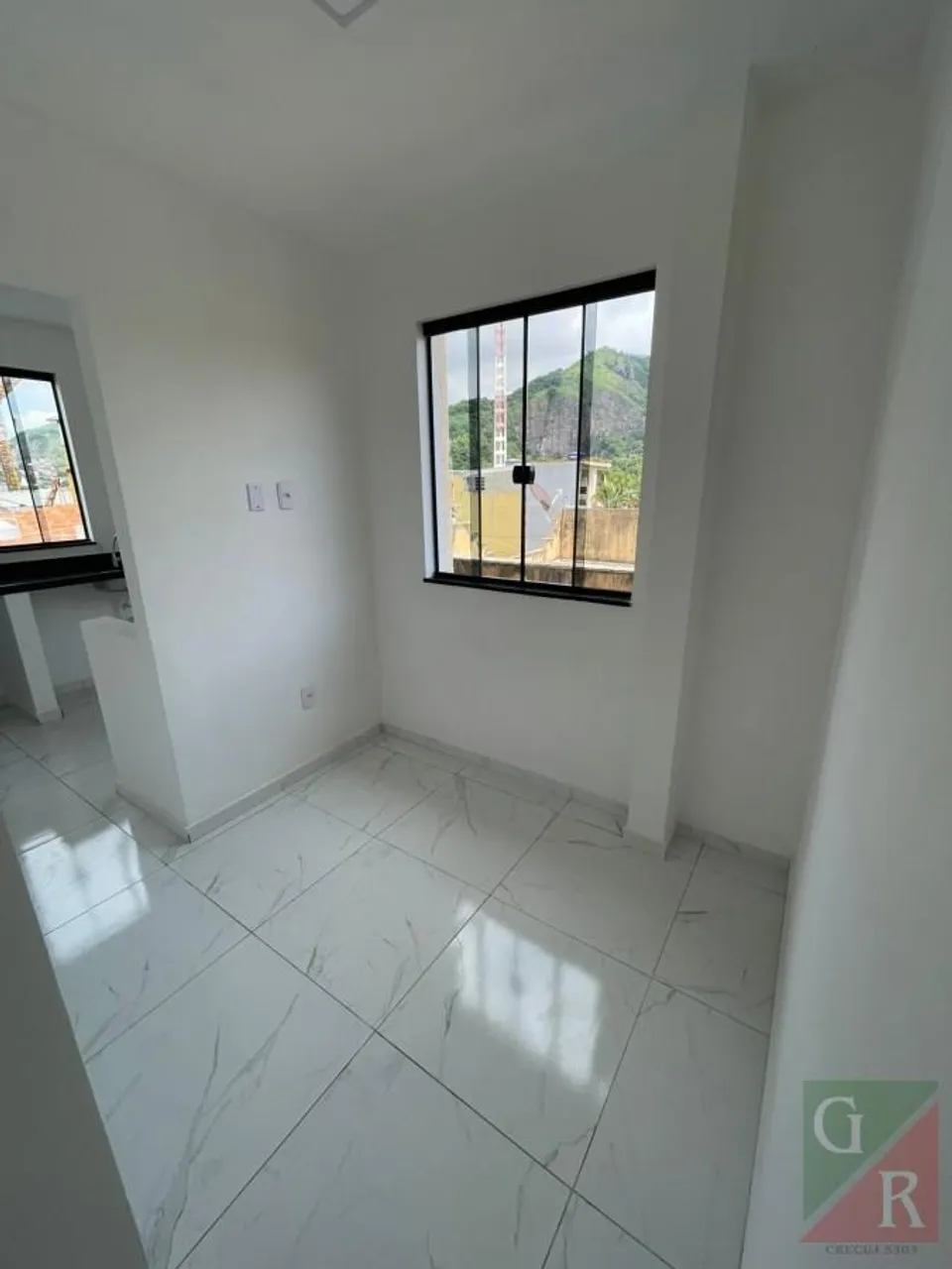 Unfurnished apartment with 2 bedrooms and 1 bathroom