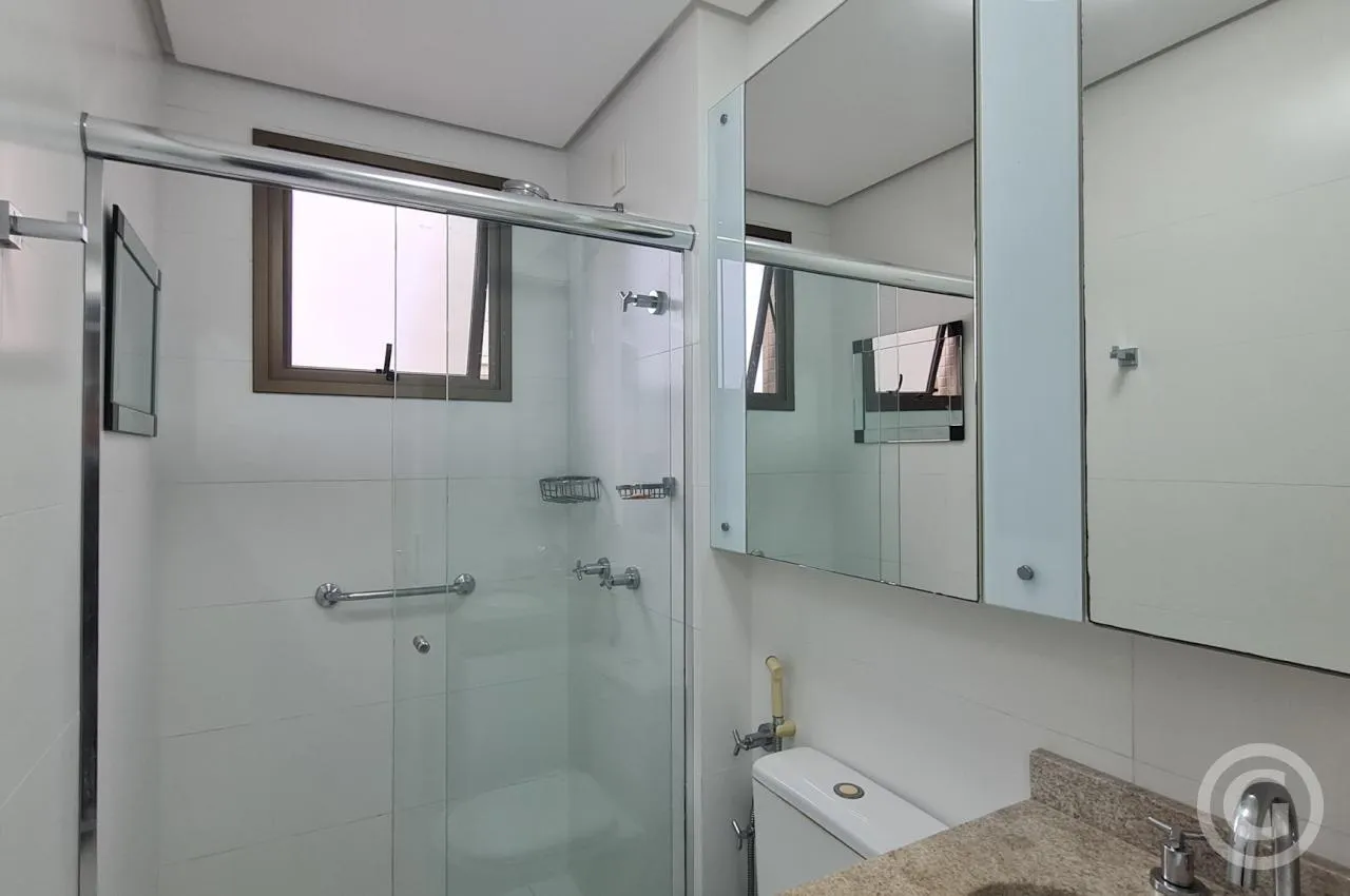 Glass-enclosed balcony in a 3-bedroom apartment, 88 m²