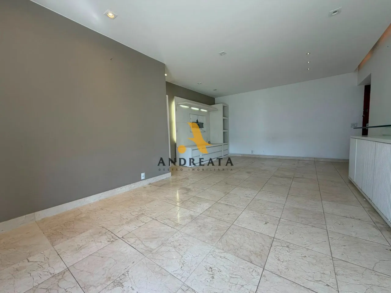 Unfurnished 4-bedroom apartment with 4 bathrooms — photo 15