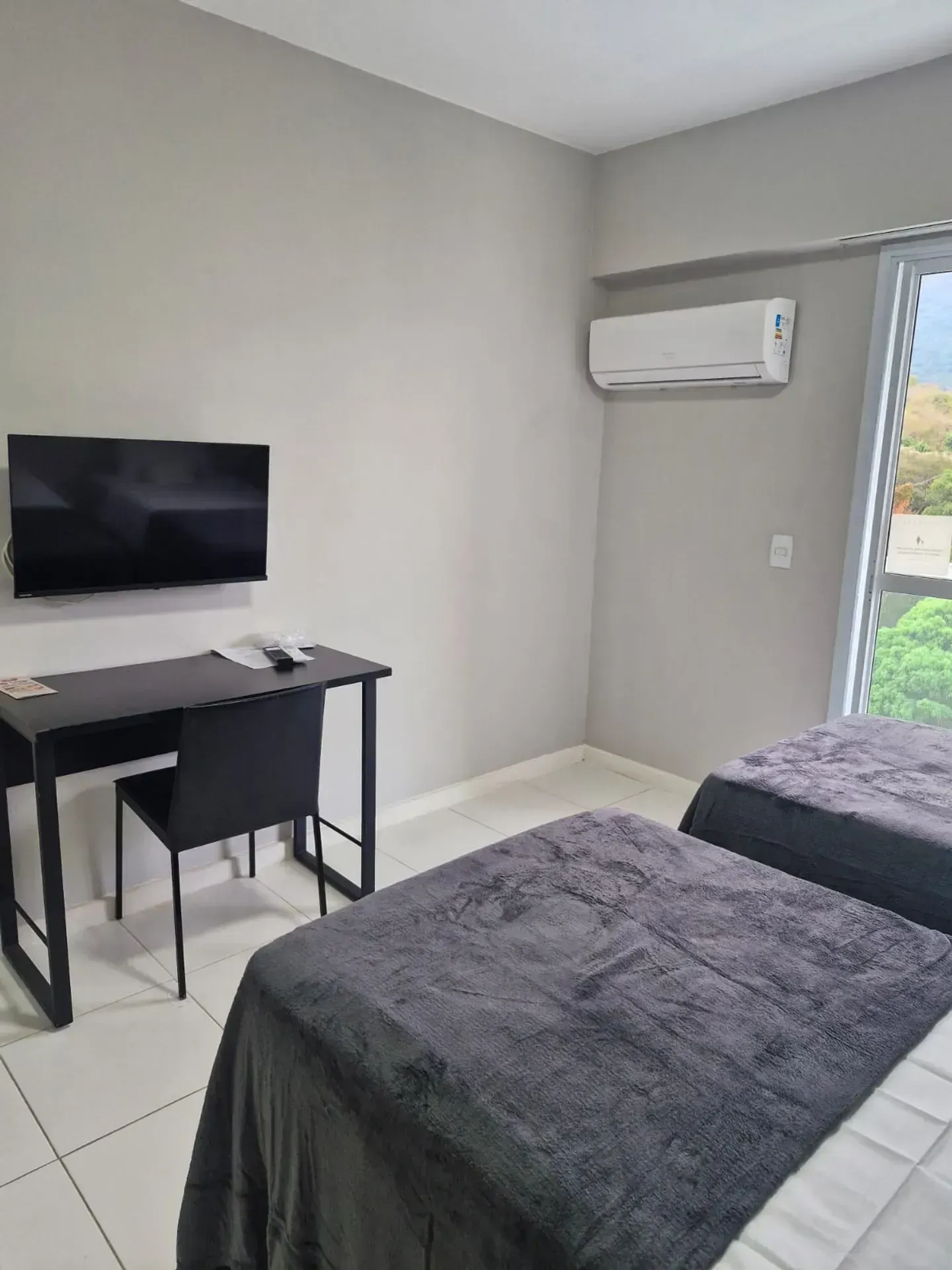 Apartamento com 2 quartos e varanda fechada de vidro — photo 8
