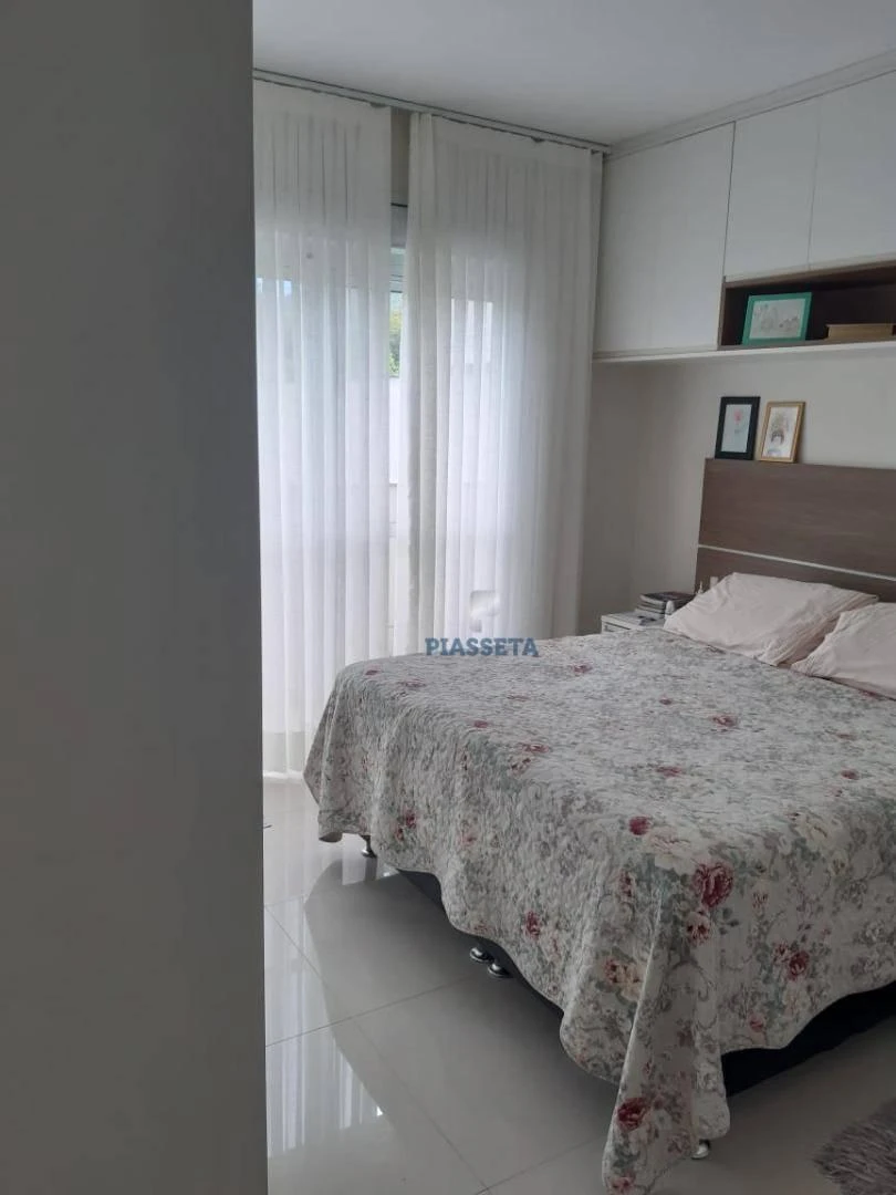3-bedroom apartment in a building with a pool — photo 26