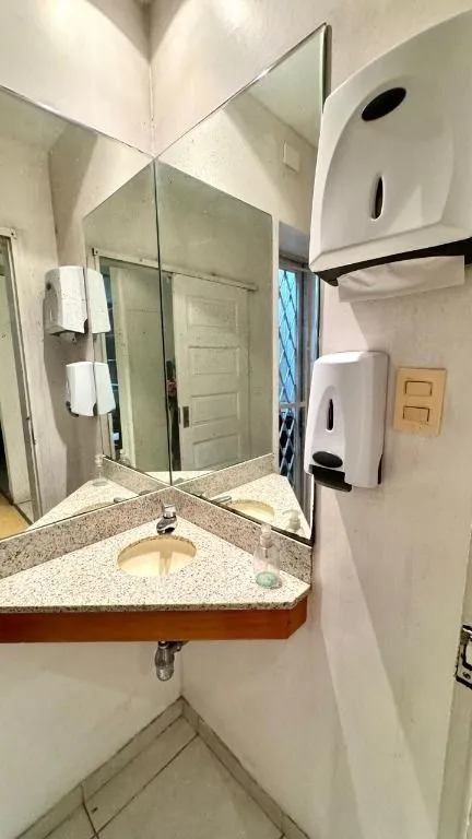 Casa com 9 dormitórios e 216 m² — photo 18