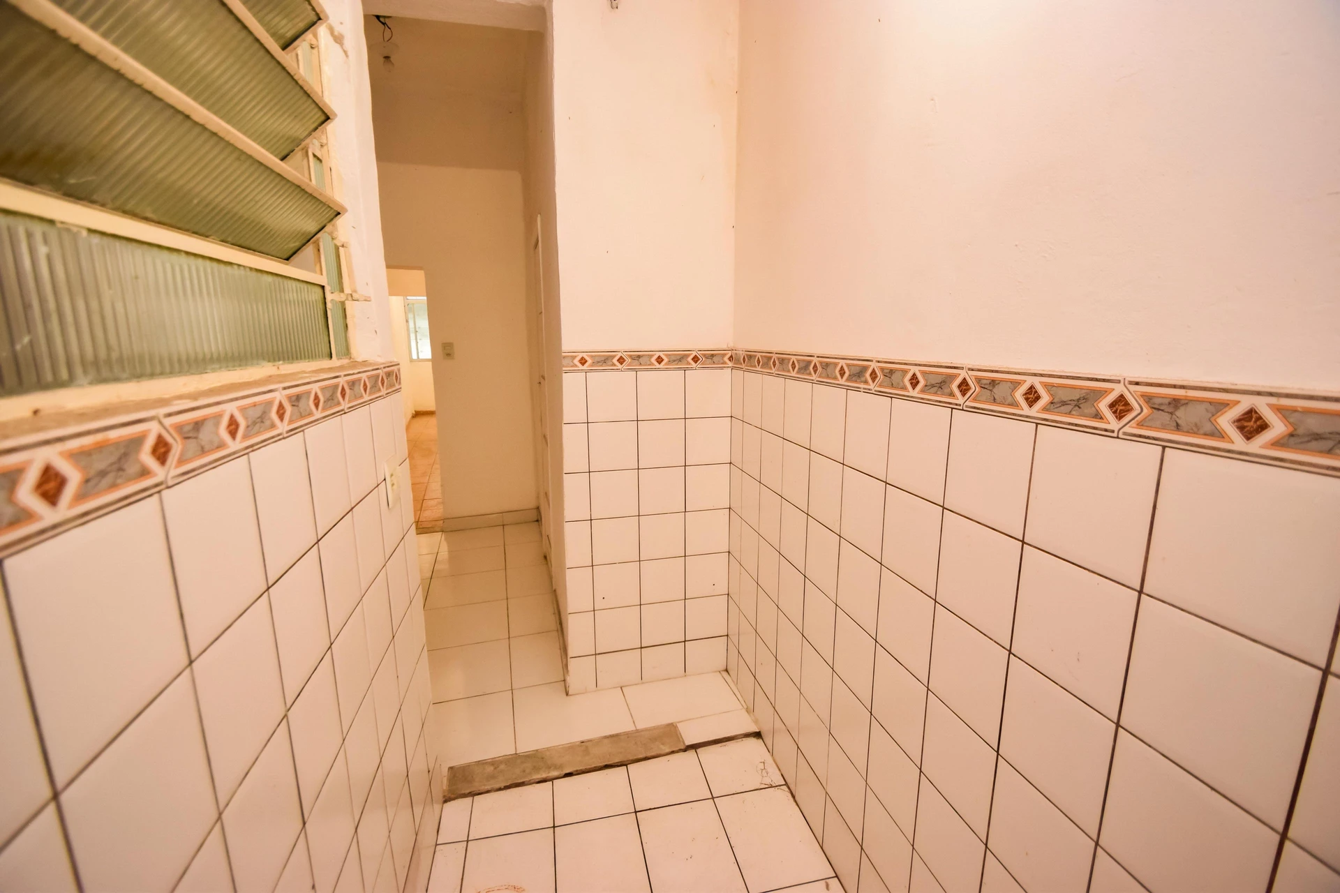 Unfurnished studio with no parking and 1 bedroom — photo 7