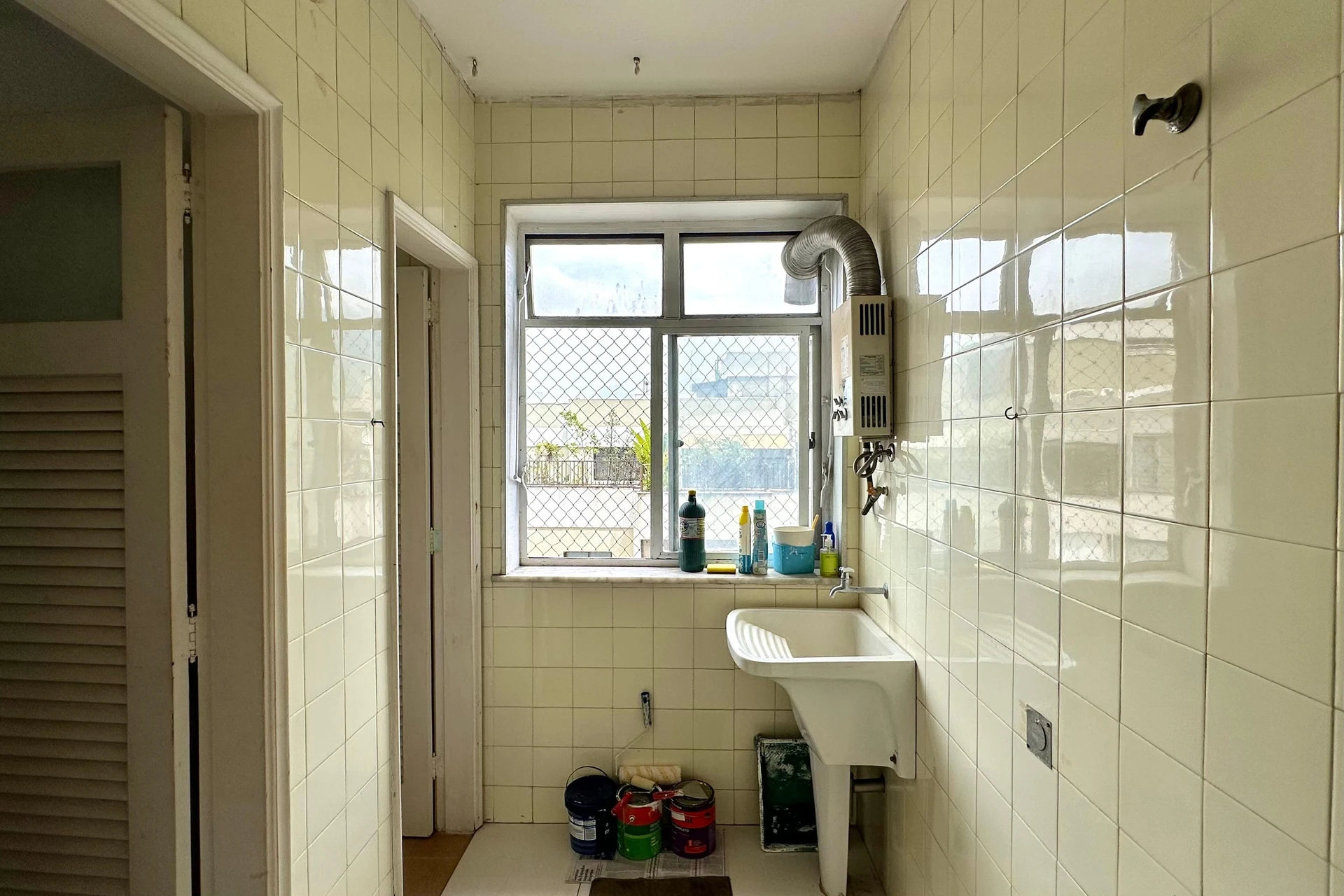 One-bedroom apartment with a mountain view in Rio de Janeiro — photo 7