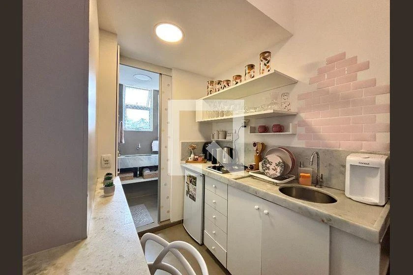 Furnished 1-bedroom apartment with 27 m², no parking — photo 2