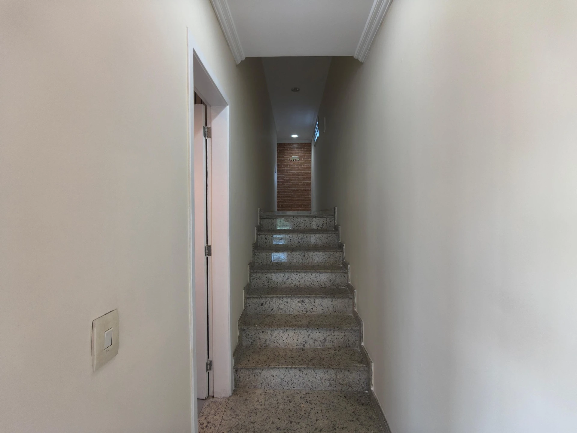 Condo house with 3 bedrooms and a balcony — photo 64