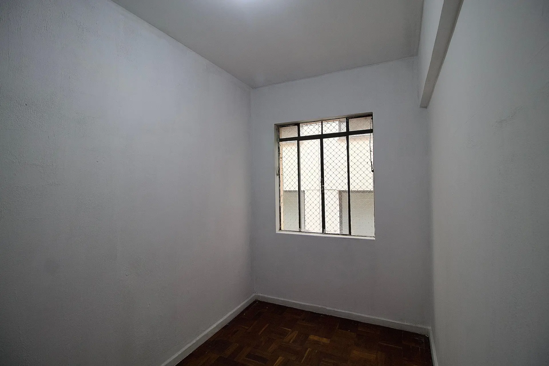 Wood or laminate floors in a 2-bedroom apartment, 72 m² — photo 17