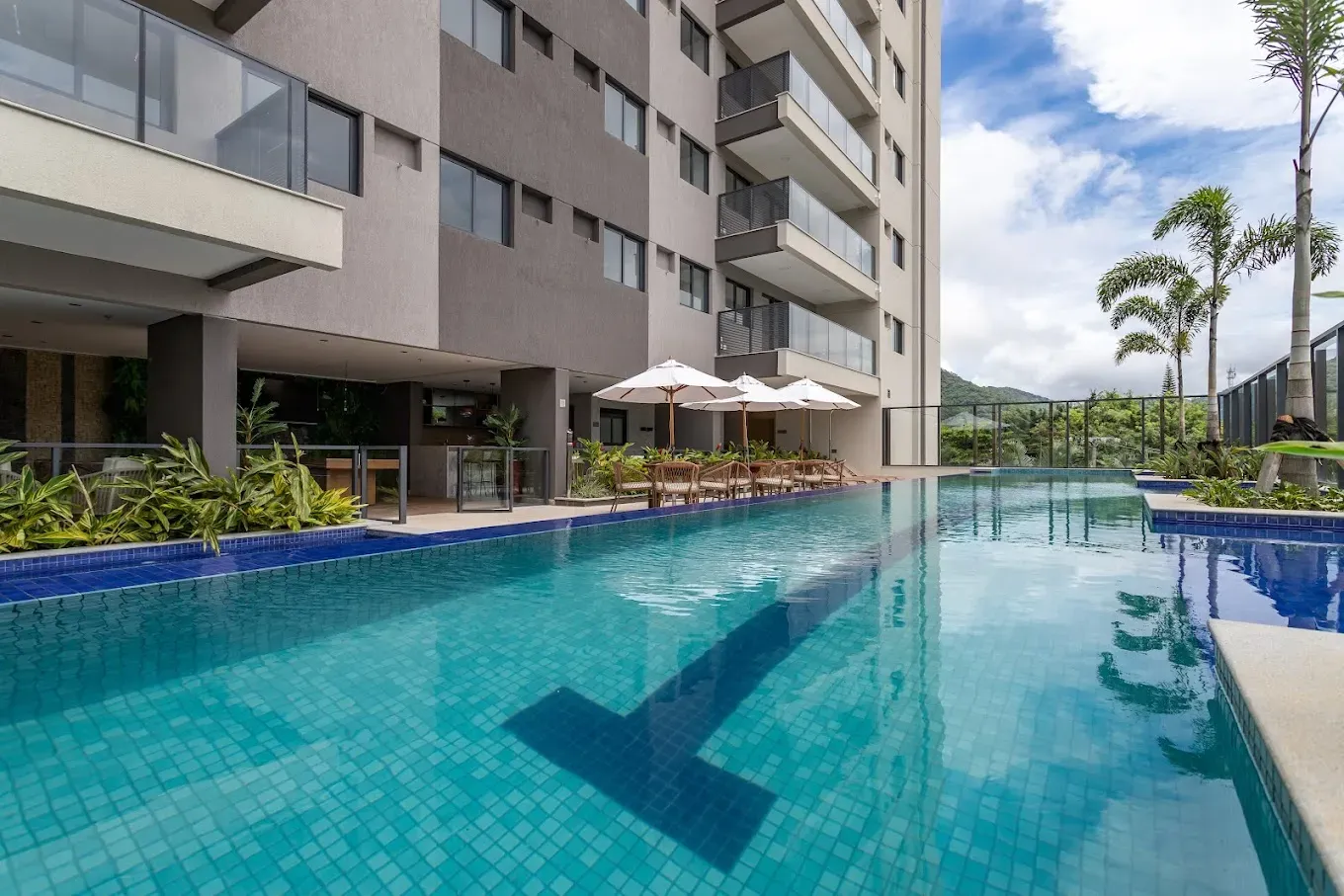 Furnished 2-bedroom apartment with a balcony — photo 43