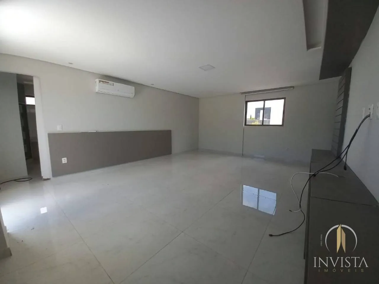Furnished house, 481 m², with floor-to-ceiling windows — photo 41