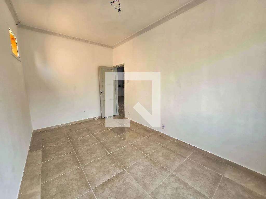 Apartment with 2 bedrooms and a glass-enclosed shower — photo 11