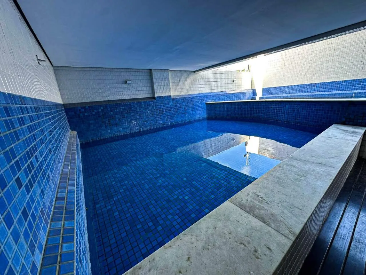 2-bedroom apartment in a building with a gym — photo 11