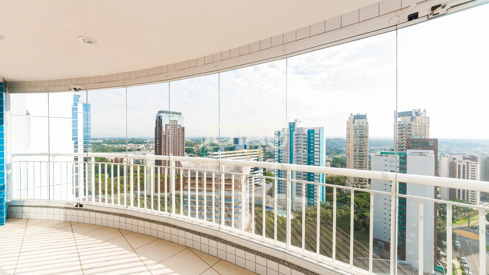 3 en-suite bedroom apartment with balcony and 267 m² — photo 24