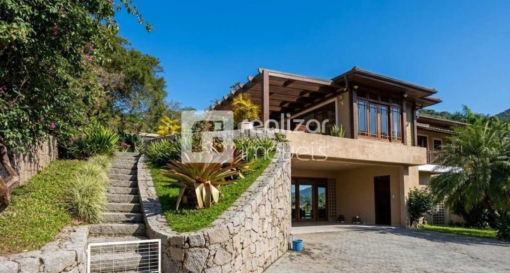 6-bedroom house with 7 bathrooms, 314 m² and 4 parking — photo 2
