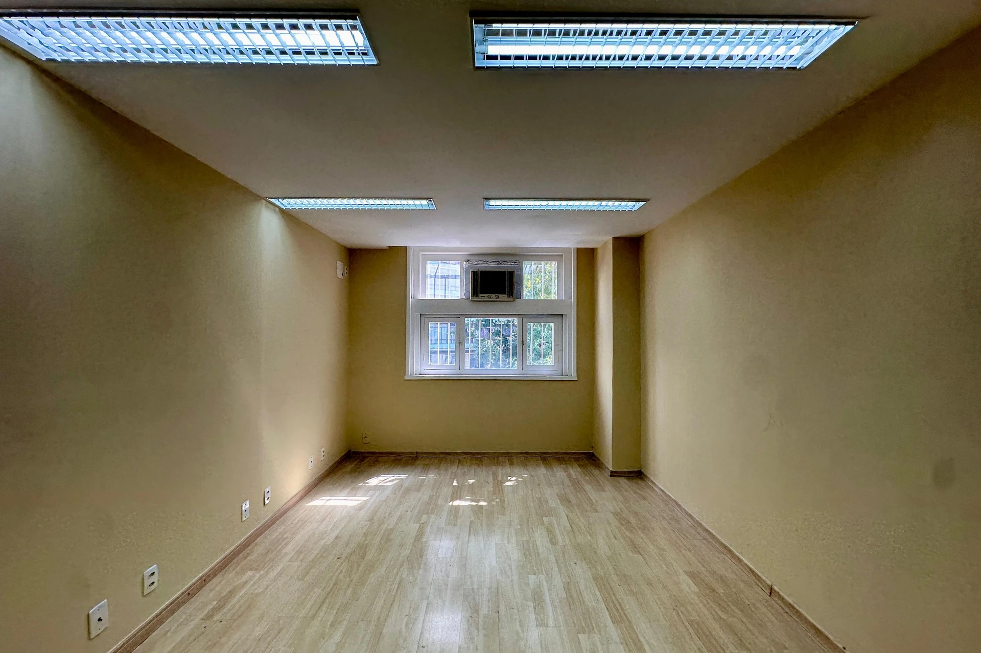Apartment with 2 bedrooms and air conditioning, no parking — photo 4