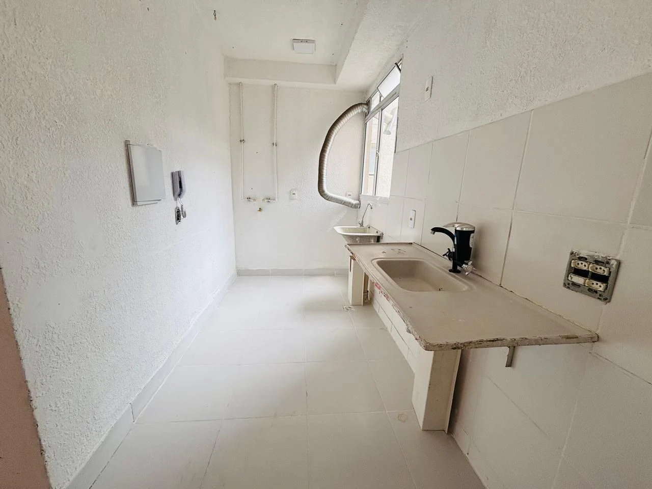 Unfurnished apartment with 2 bedrooms and 1 bathroom — photo 4