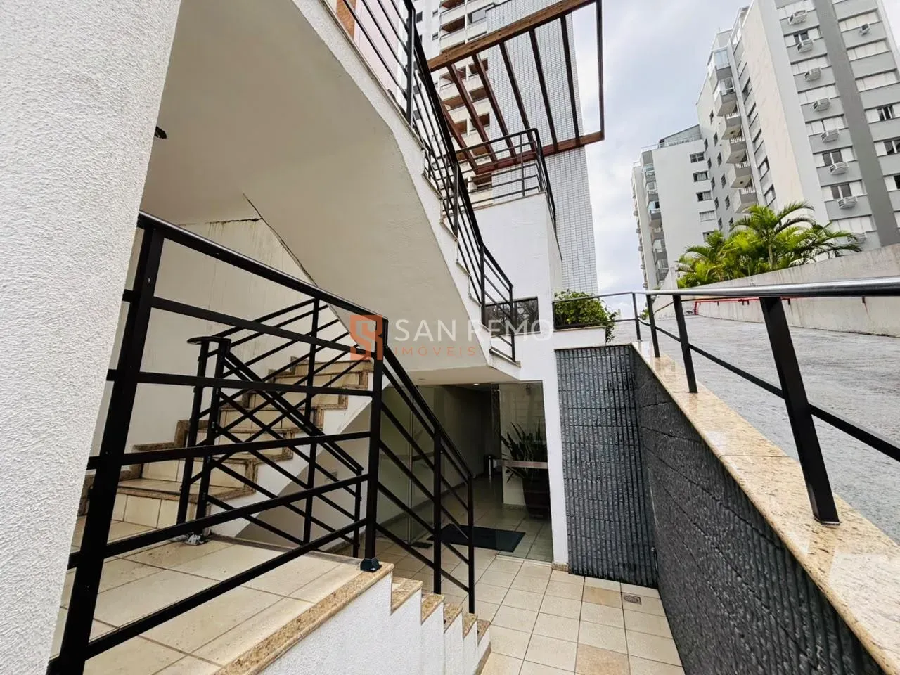 2-bedroom apartment with a washing machine — photo 12