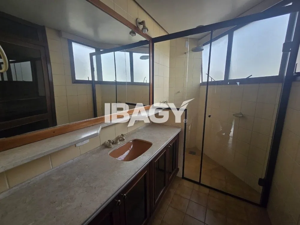 Furnished 512 m² apartment with a enclosed balcony — photo 37