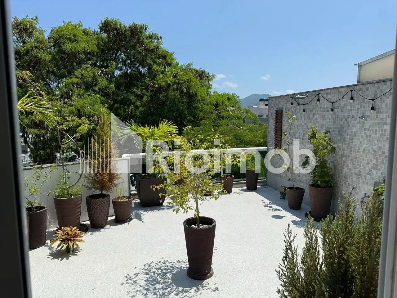 Furnished apartment with 3 bedrooms and balcony — photo 17